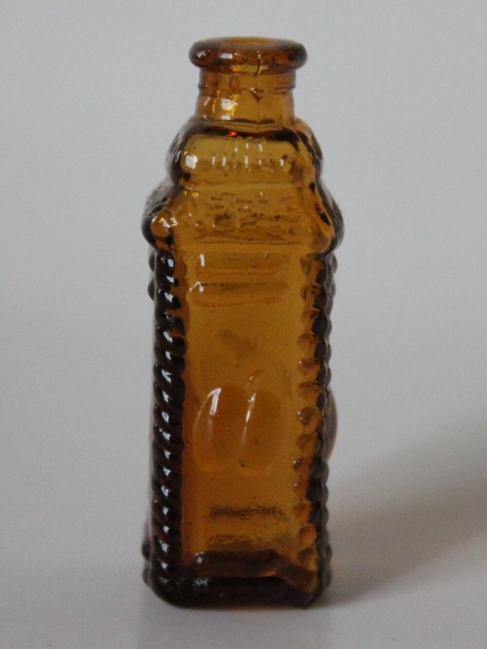 Miniature "PHILA BERRINGS APPLE" Bitters Bottle (Taiwan)